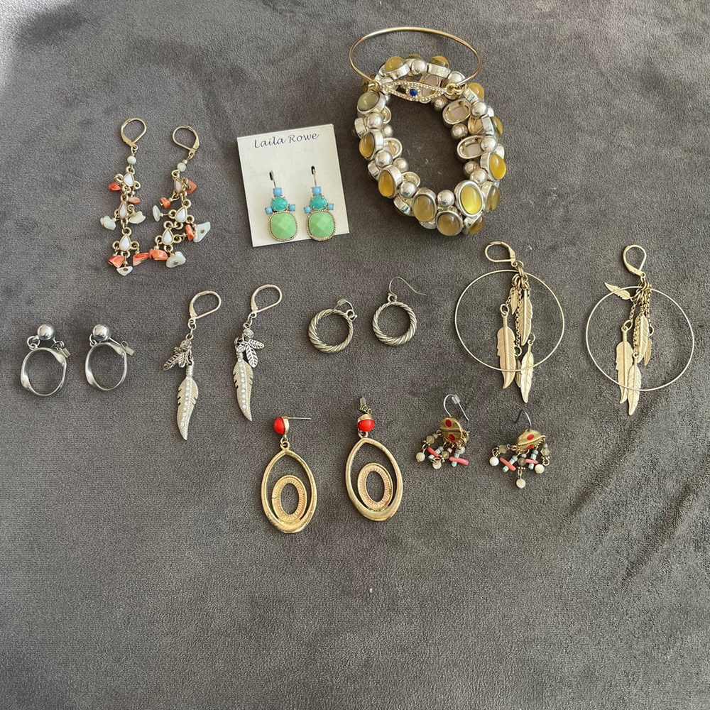 Costume jewelry bundle earrings and bracelets